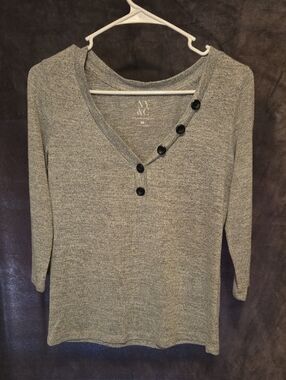 New York & Company Heather Gray Knit Top with Button Detail